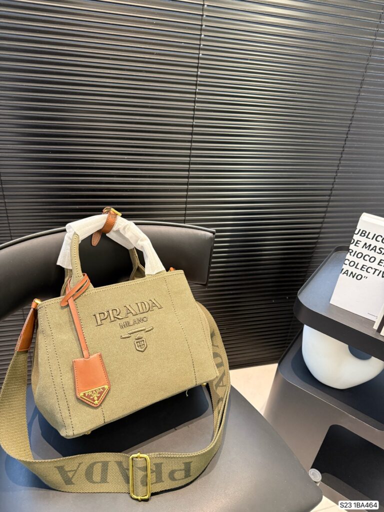 Prada Structured Tote Bag (26×19cm)