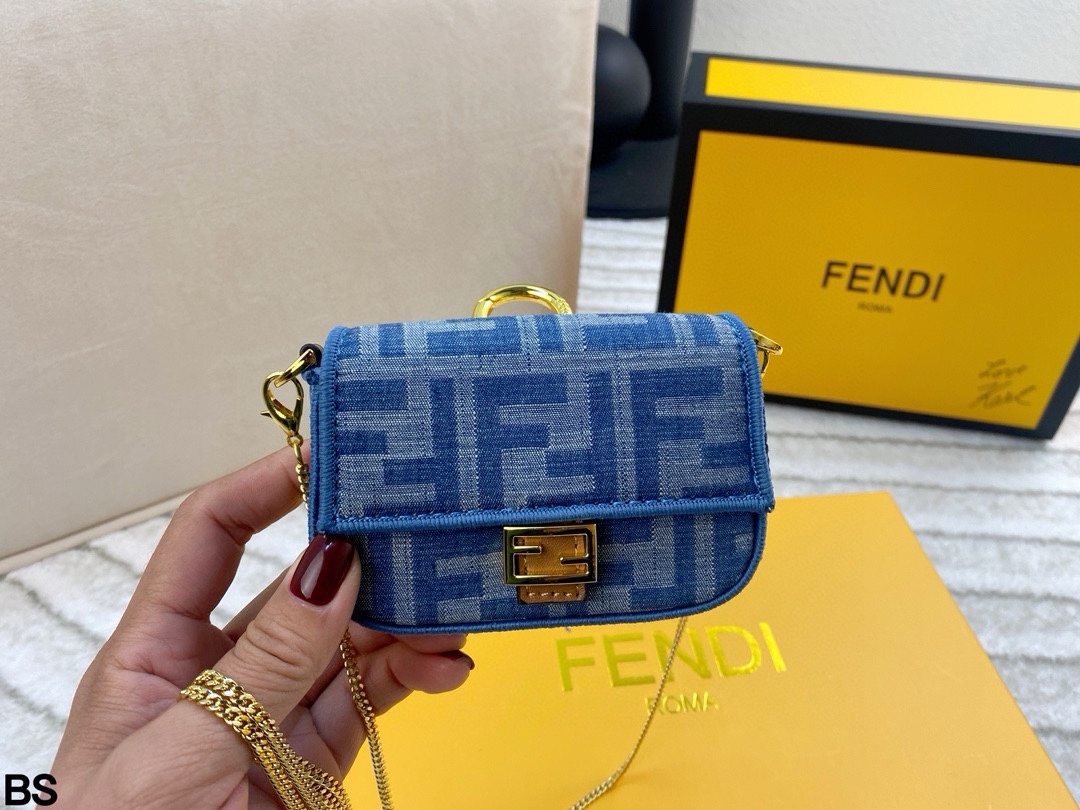 Fendi Mini Baguette Coin Purse (11×7.5cm) - Image 3