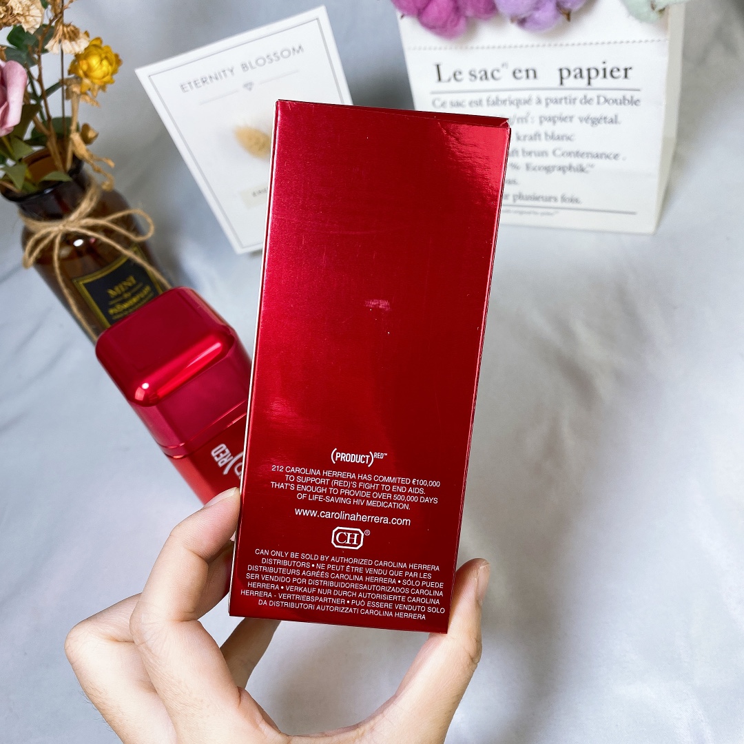 Carolina Herrera 212 VIP RED BLACK Limited Edition Eau de Parfum | Woody Spice - Image 7
