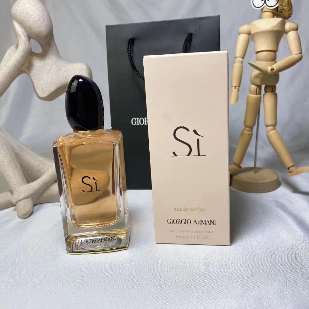 Giorgio Armani Si Eau de Parfum | Luxurious Floral Fragrance | Blackcurrant, Rose, Patchouli