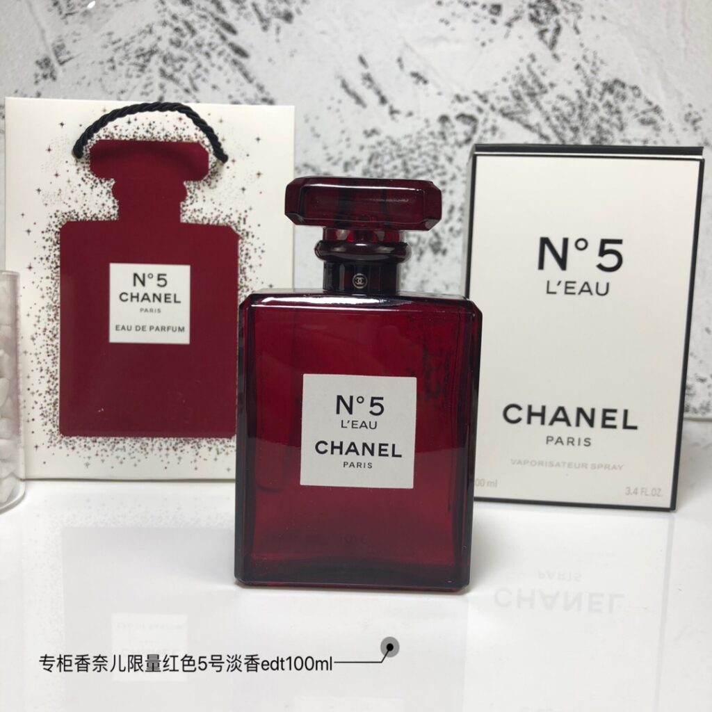 Chanel N°5 Eau de Toilette - The Lighter Interpretation