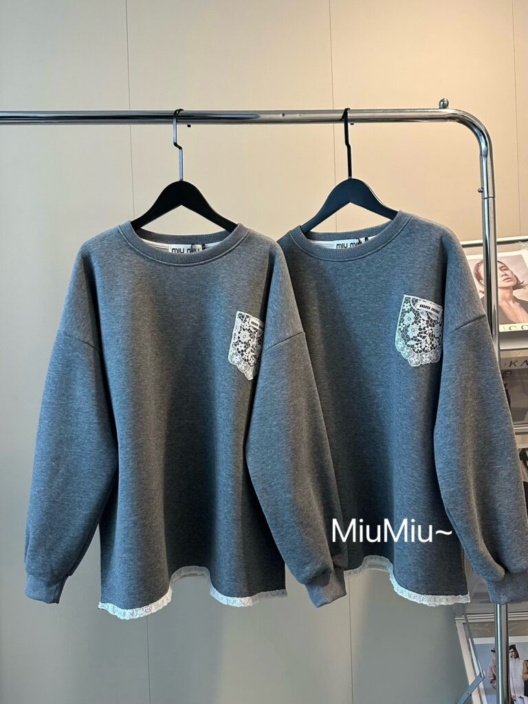 Miumiu Miu Miu's new velvet lace embroidered logo round neck sweater