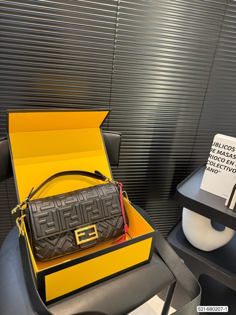 Fendi Baguette (27×16cm)