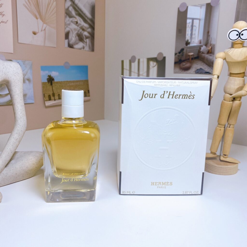 Hermès Jour d'Hermès - A Bouquet Bathed in Morning Light
