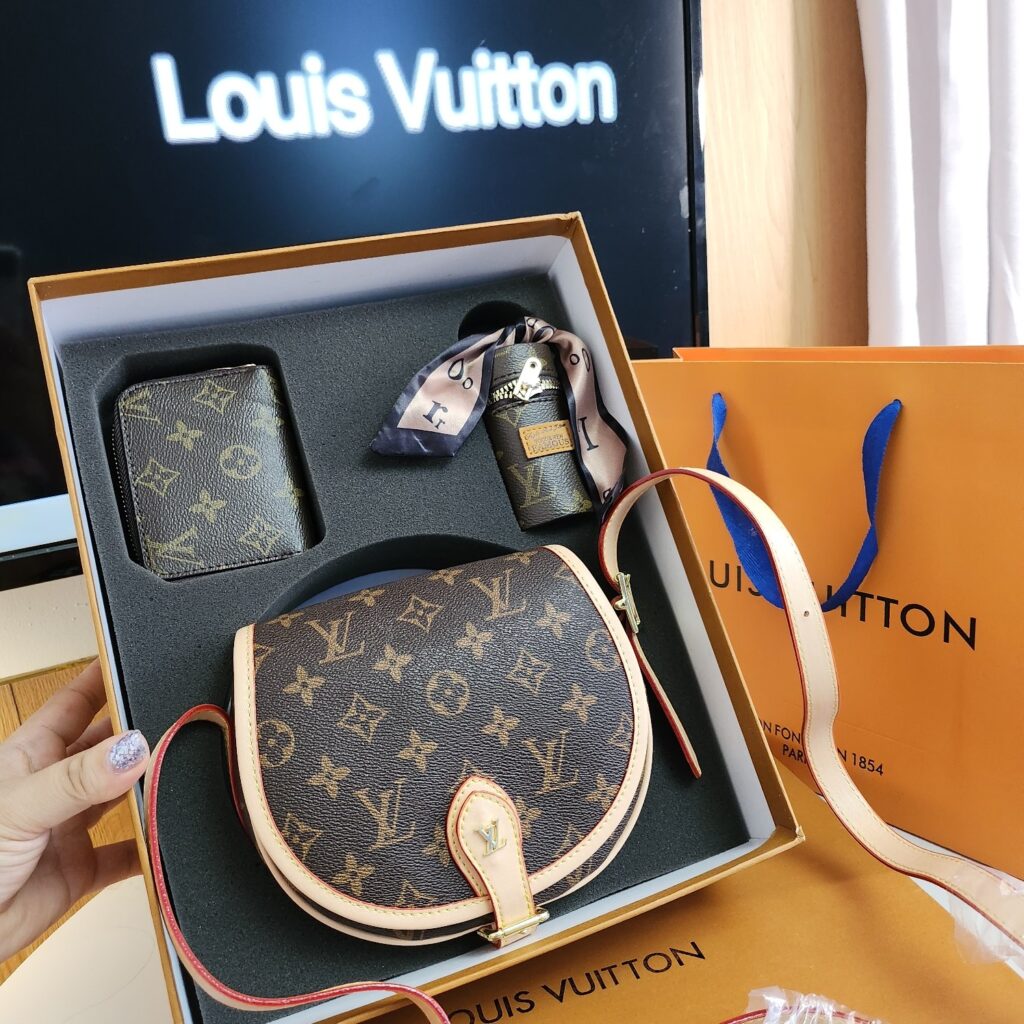 Louis Vuitton Tambourin Saddle Bag 3-Piece Set w/ Gift Box🎁 - Lipstick Red Envelope & Wallet (18x15cm)