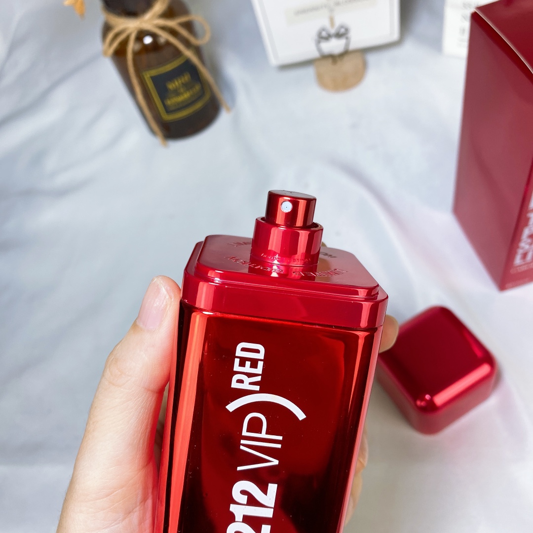 Carolina Herrera 212 VIP RED BLACK Limited Edition Eau de Parfum | Woody Spice - Image 4