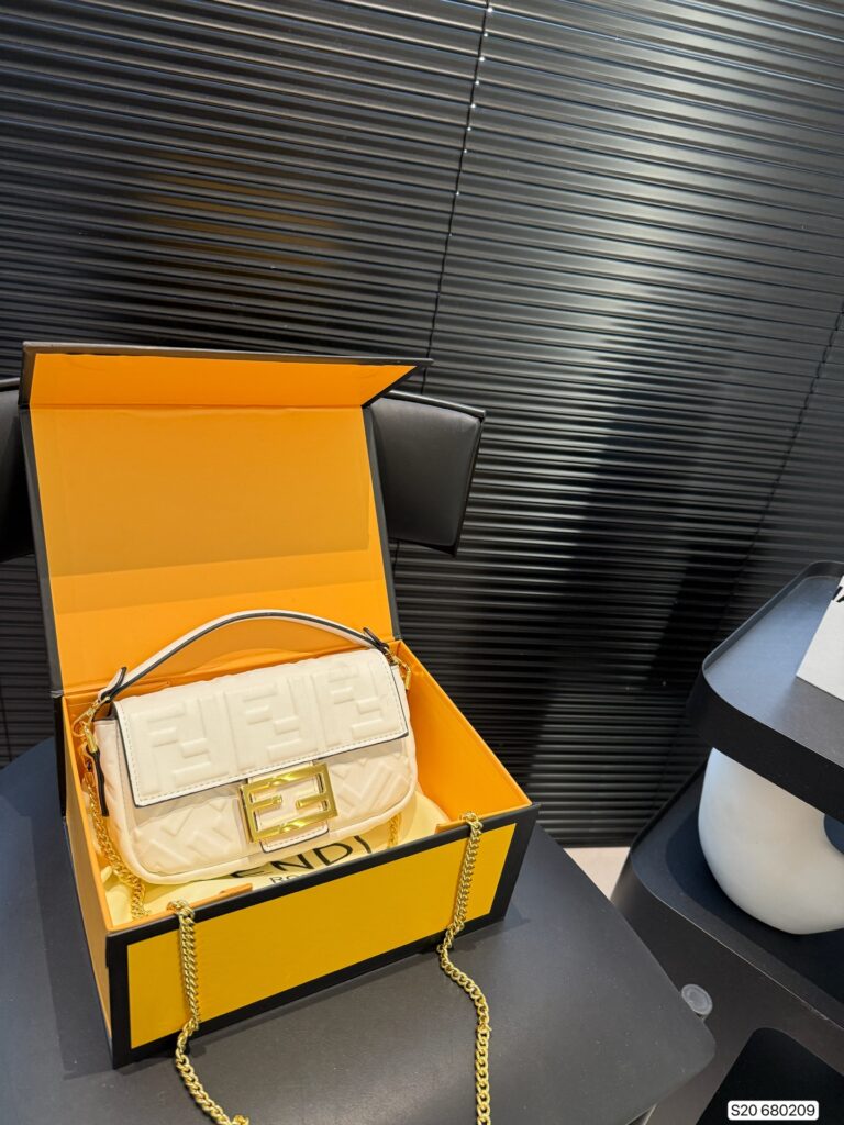 Fendi Mini Baguette (19×11cm)