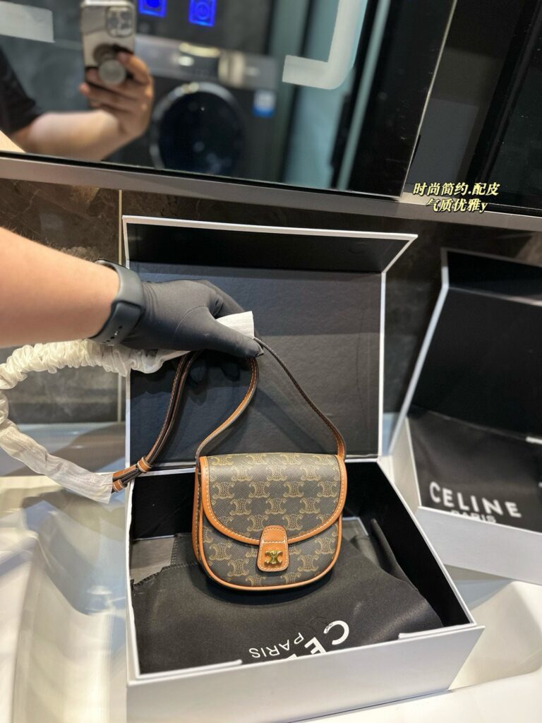 Celine New Arc de Triomphe Saddle Flap Messenger Bag - Stylish Crossbody Shoulder Bag (15*4*10cm)