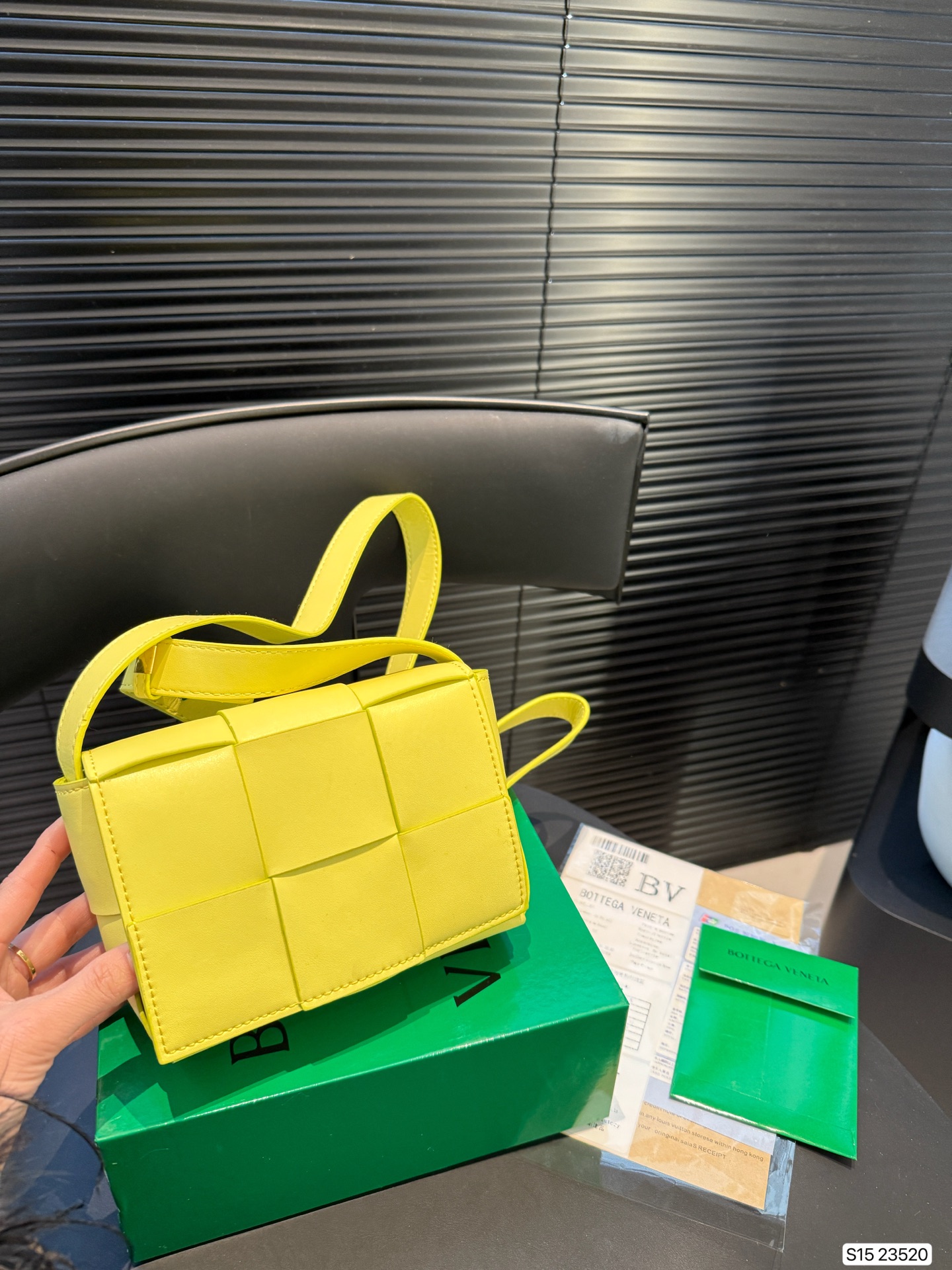 Bottega Veneta Cassette Tofu Bag (16.5×13cm) - Image 4