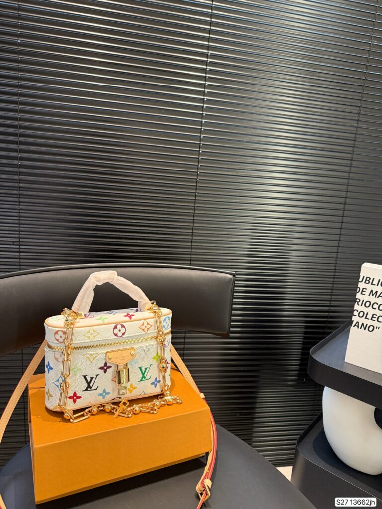 Louis Vuitton Airplane Cosmetic Case (19×12cm)