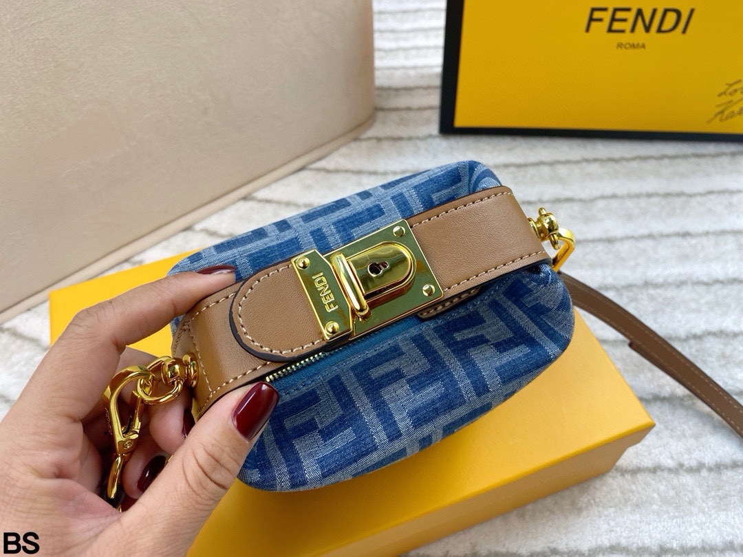Fendi Denim Lunch Box Bag (15×10cm) - Image 4