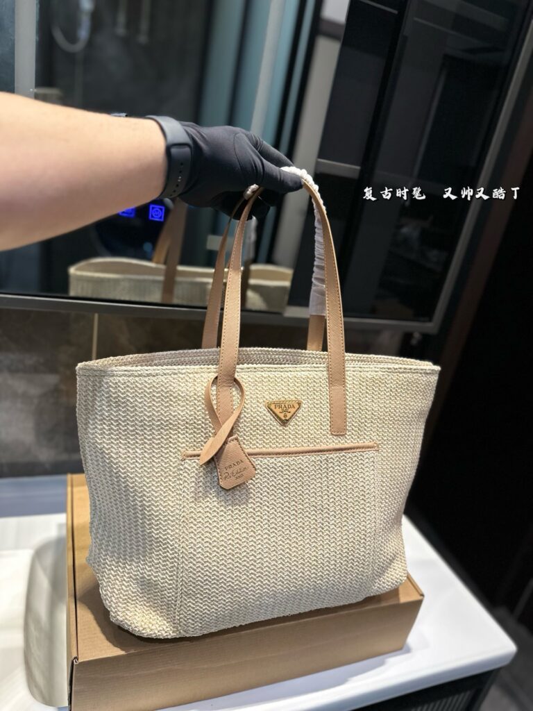 Prada Straw Tote Bag (38×30cm) - Oversized Summer Vacation Essential