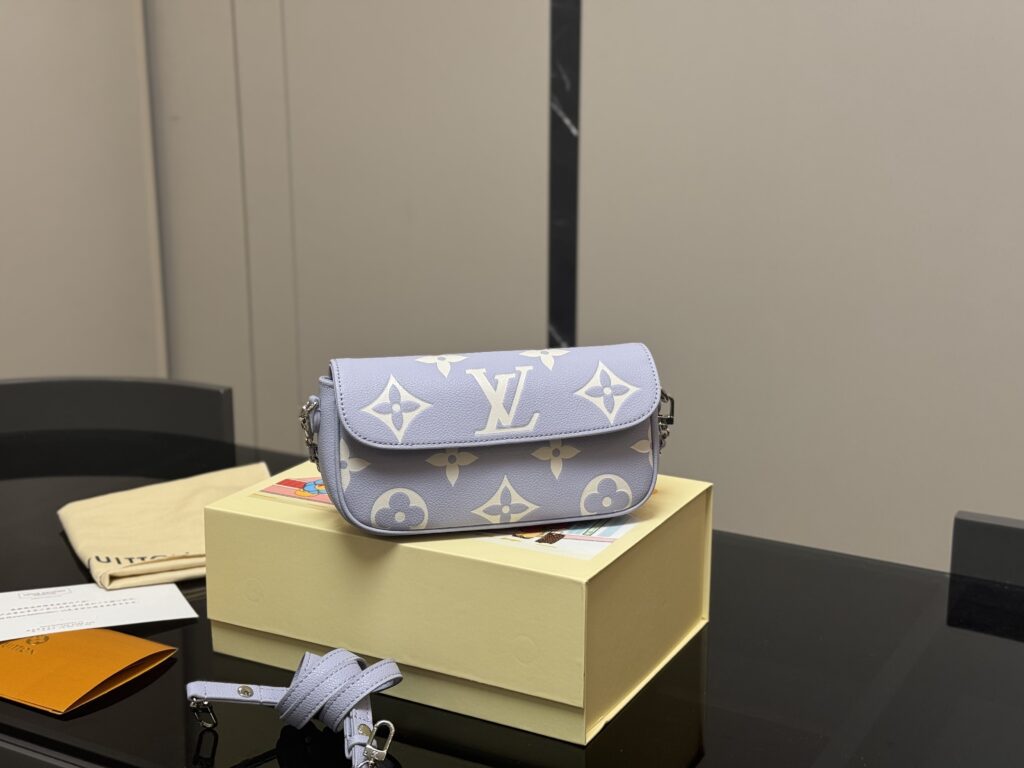 LV Dual-Chain Mahjong Bag 22x12cm