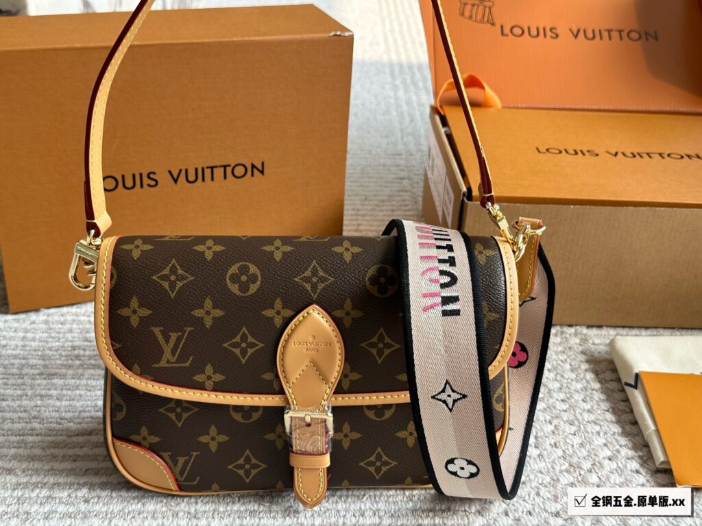 Louis Vuitton Diane Baguette (24×15×9cm)