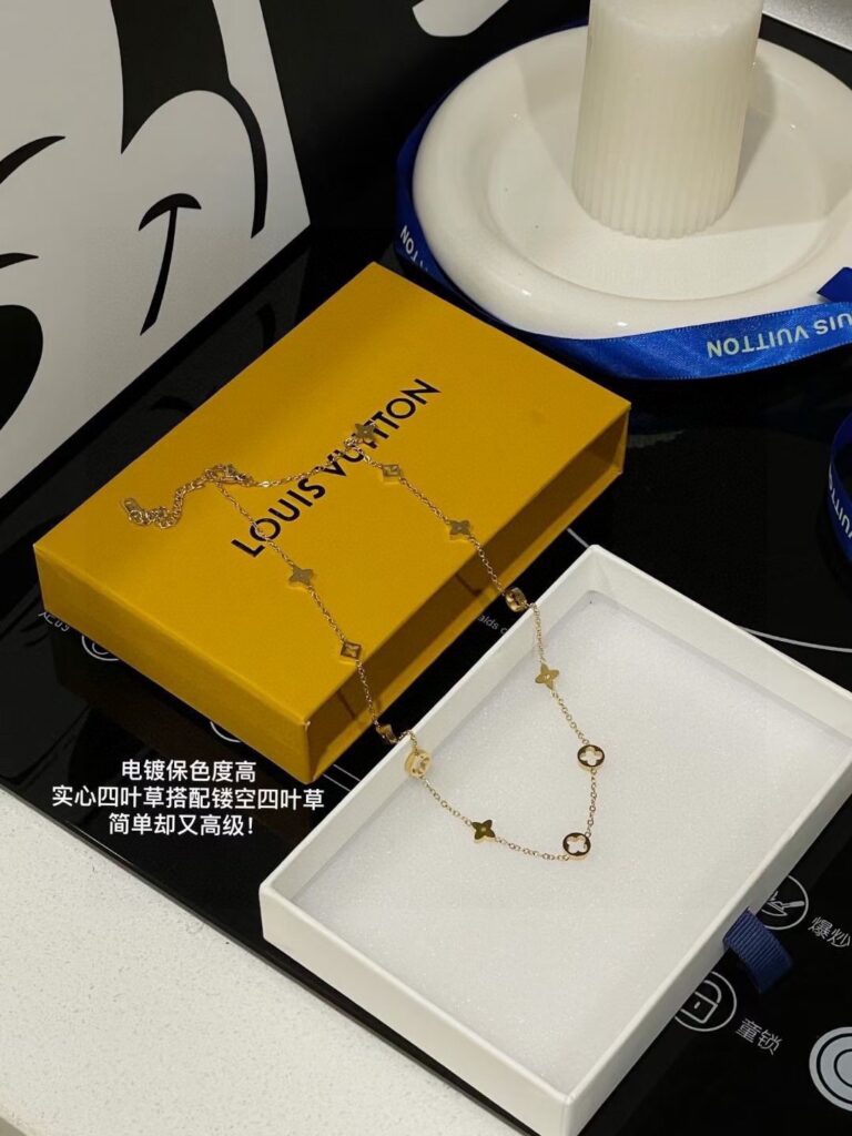 【Louis Vuitton】Clover Hollow Necklace/Bracelet丨18K Gold Plated丨Solid+Hollow Design丨Full Set Packaging