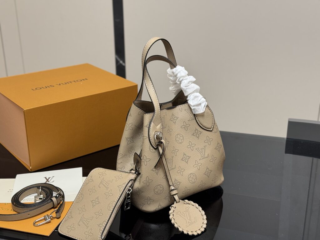 Louis Vuitton Moonlight Goddess Bucket (21×19cm)