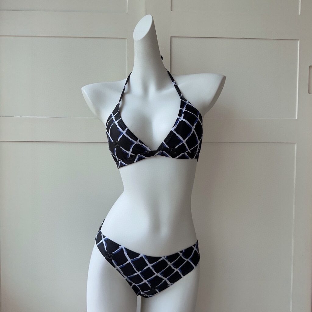 Chanel-Inspired Black & White Quilted Bikini Set – Classic & Sexy Swimwear 👙