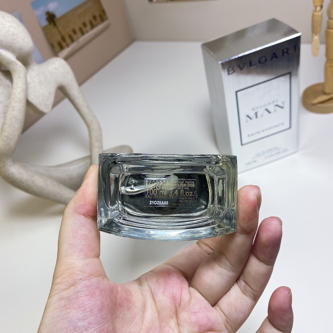 Bvlgari Man Rain Essence Eau de Parfum | Aquatic Fresh - Image 4