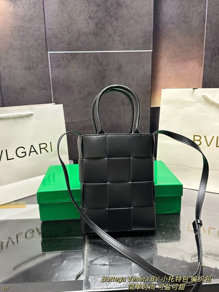 Bottega Veneta Small Woven Tote Bag (18×22cm)