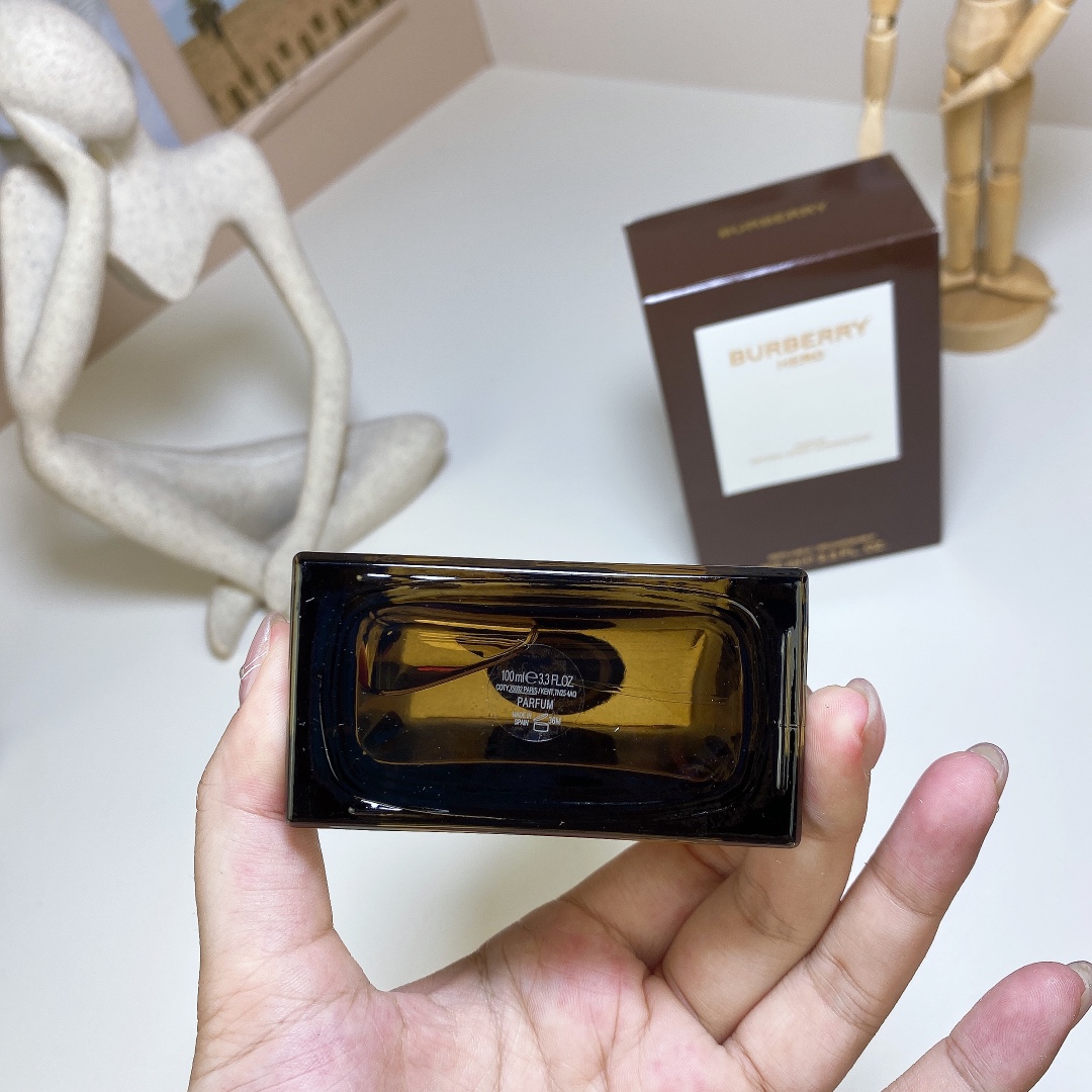 Burberry Hero Parfum | Oriental Woody - Image 5