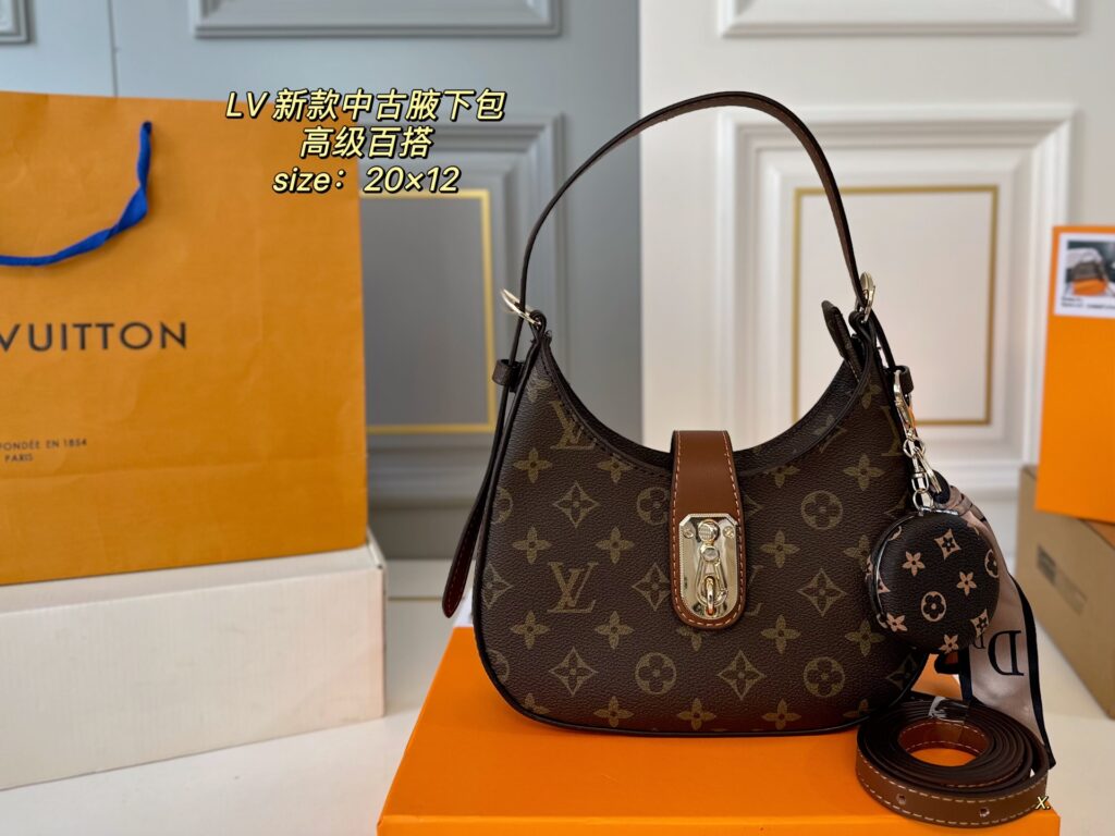 Louis Vuitton Vintage-Inspired Underarm Bag (New with Tags • 20×12cm • Pendant & Box Included)