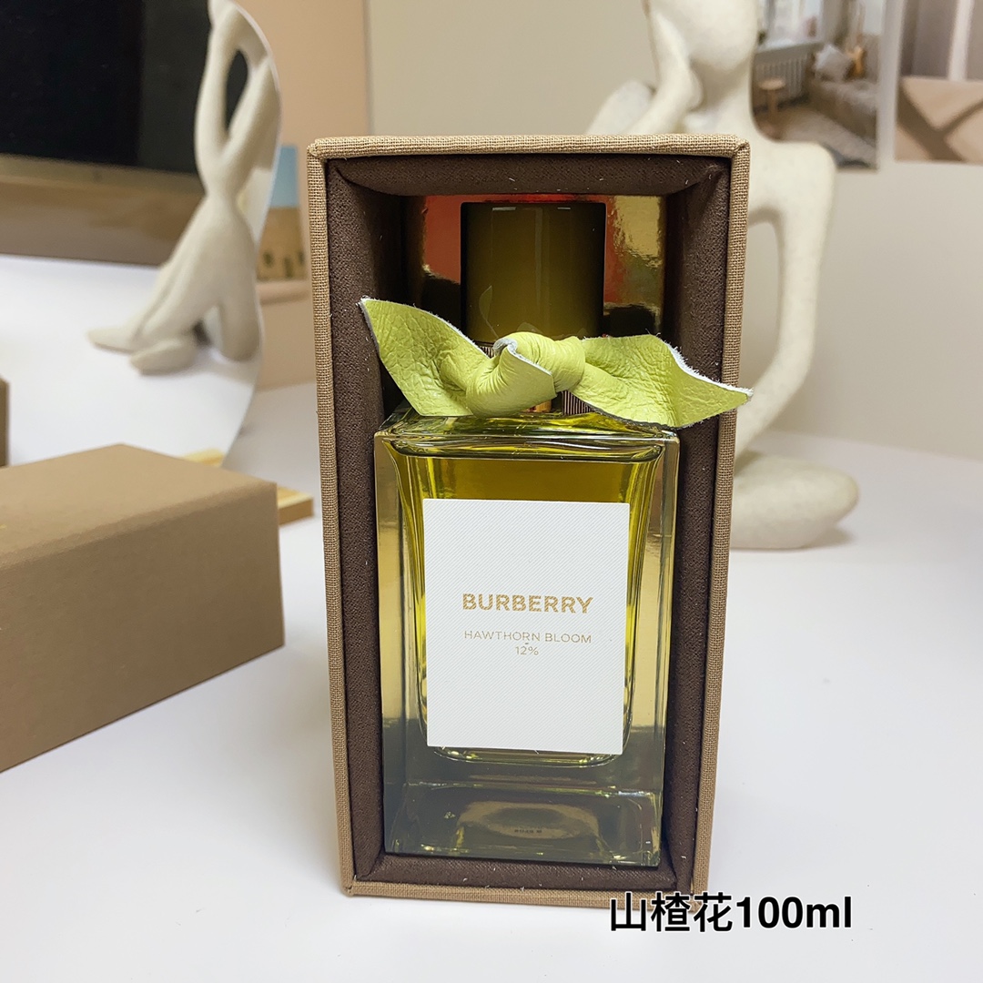Burberry Hawthorn Bloom Eau de Parfum | Woody Fresh - Image 3