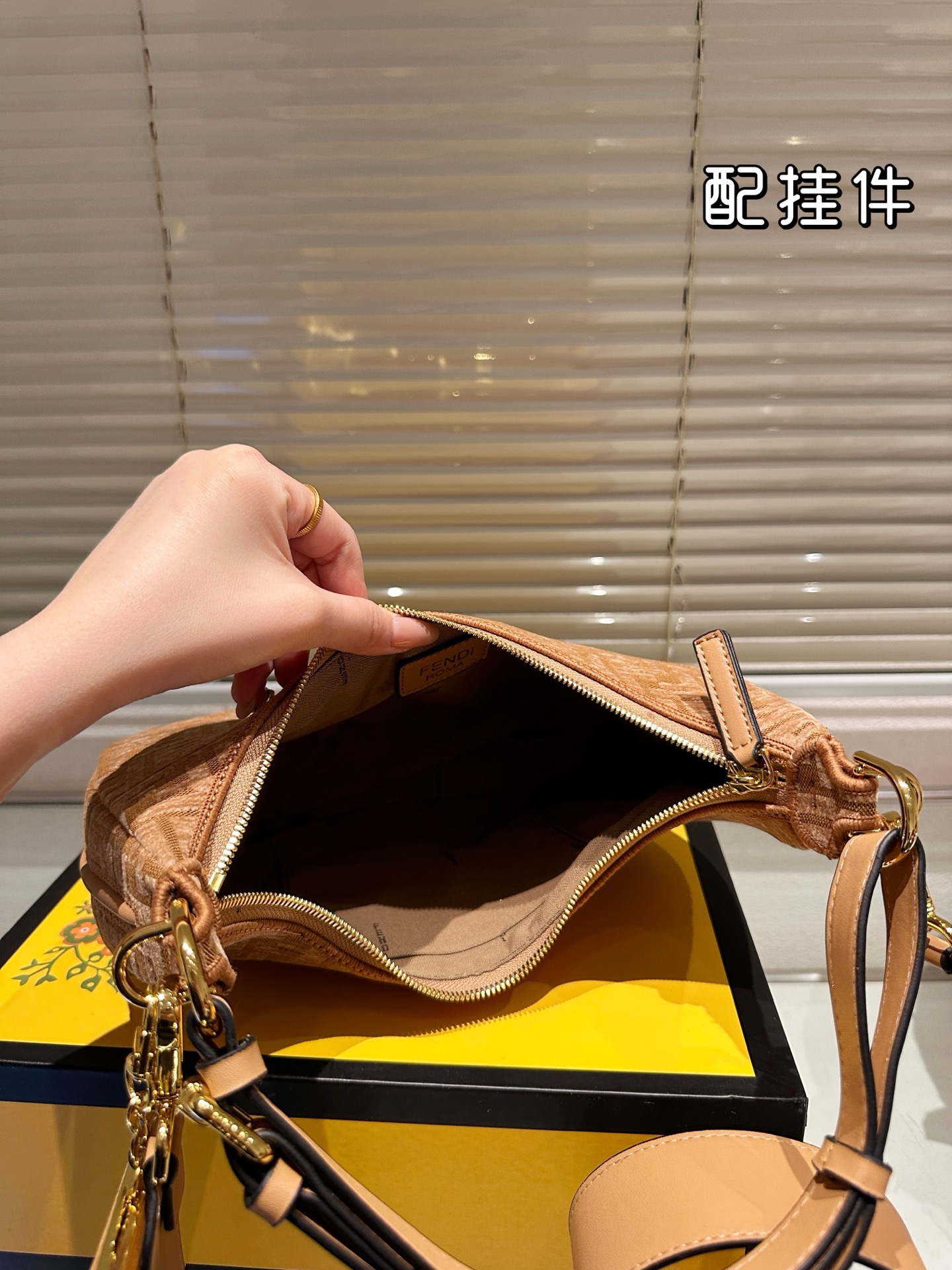 Fendi New Underarm Bag (28×15cm) - Image 9