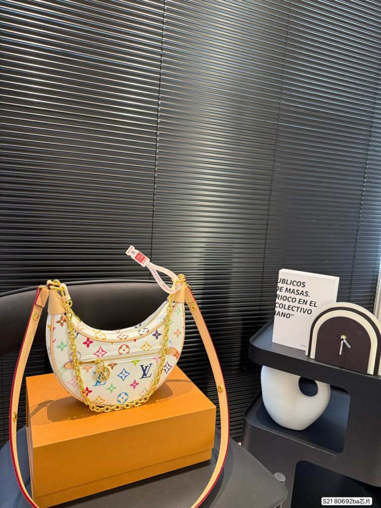 Louis Vuitton Smart Pea Bag (23×12cm)