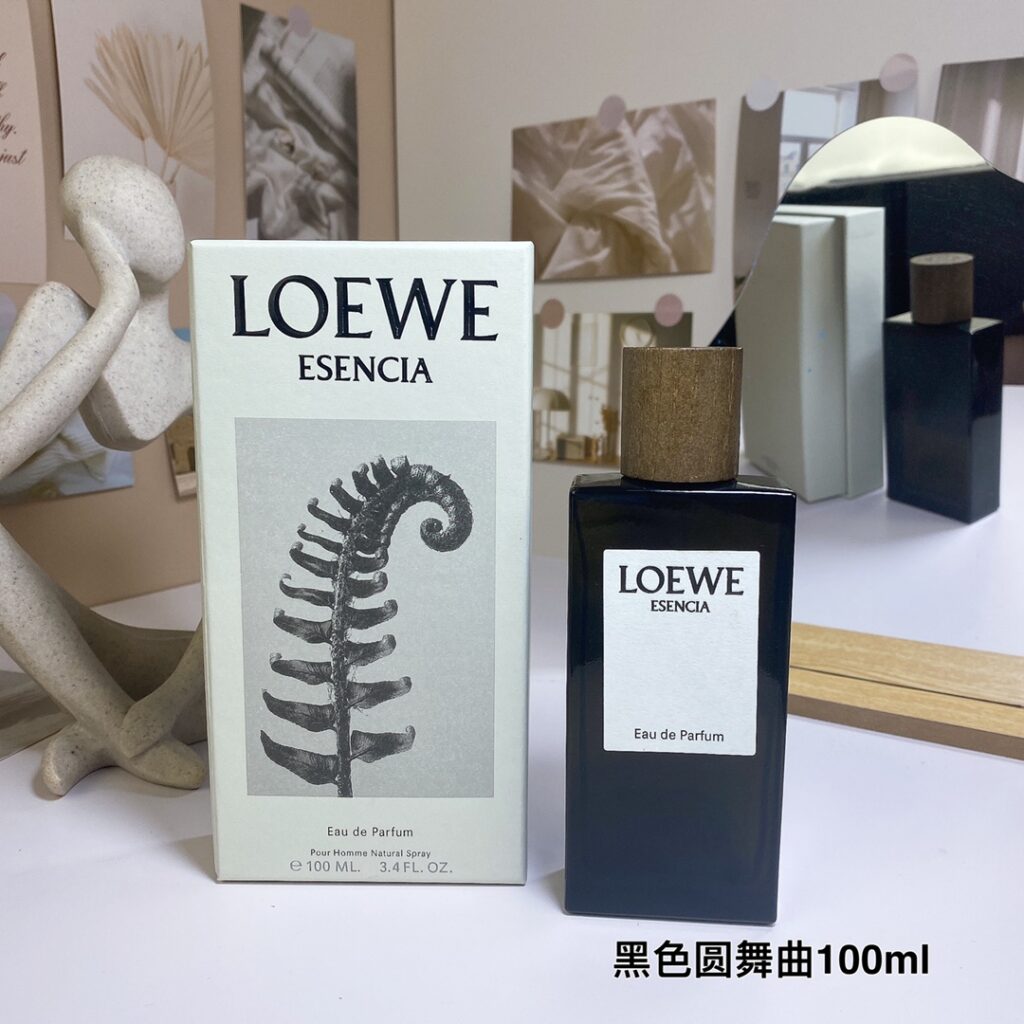 Loewe EARTH Eau de Parfum | Woody Mossy