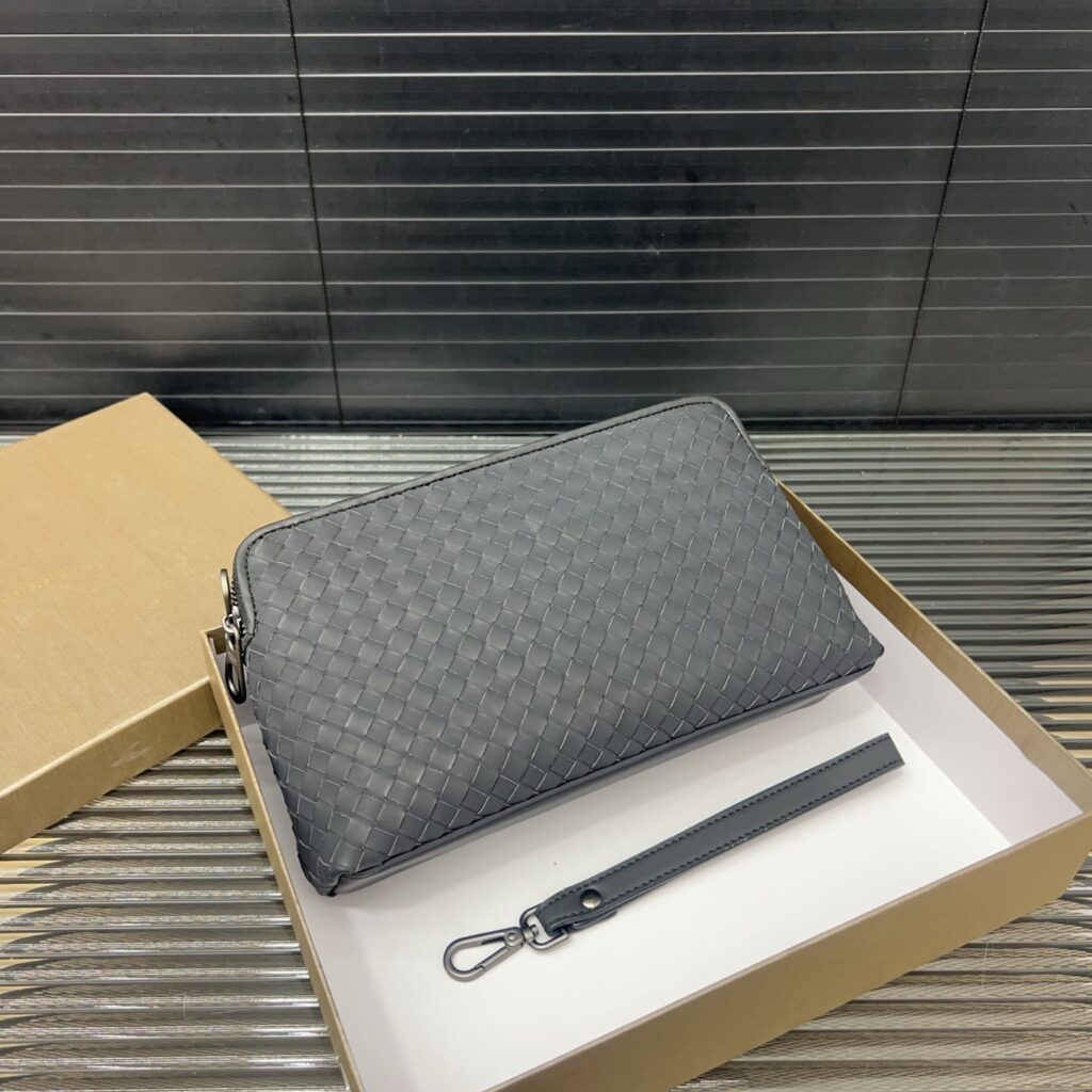Bottega Veneta Men's Intrecciato Clutch (23×15cm)