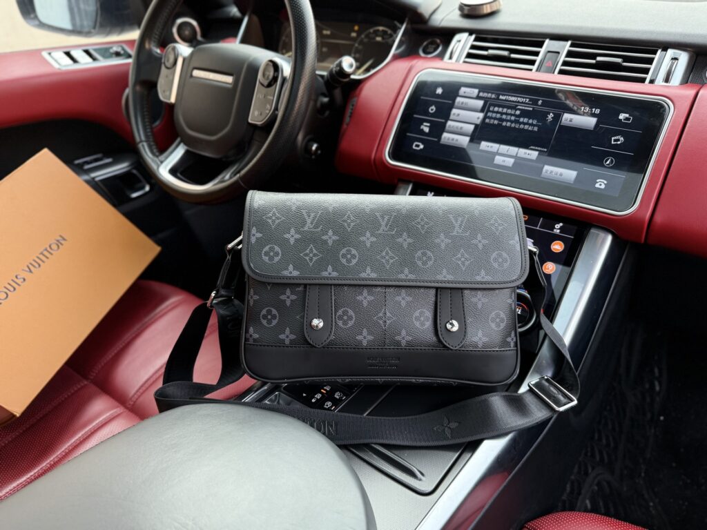 Louis Vuitton Monogram Messenger Bag - Compact Crossbody (29x21x7cm) w/ Foldable Gift Box