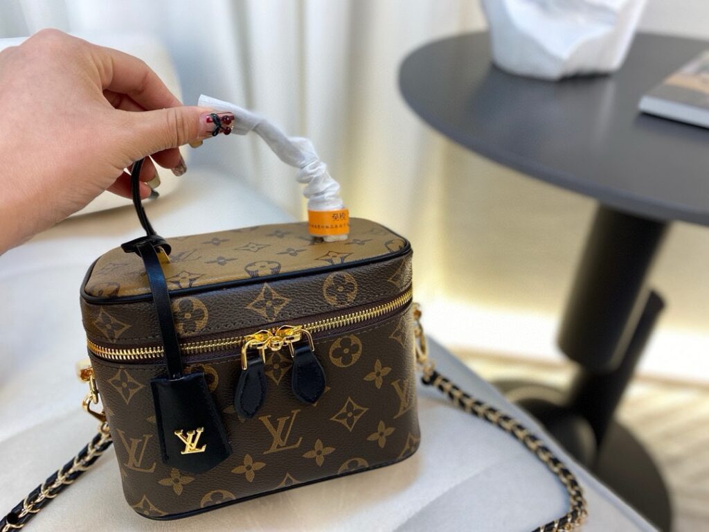 Louis Vuitton Vanity Case (19×13cm)