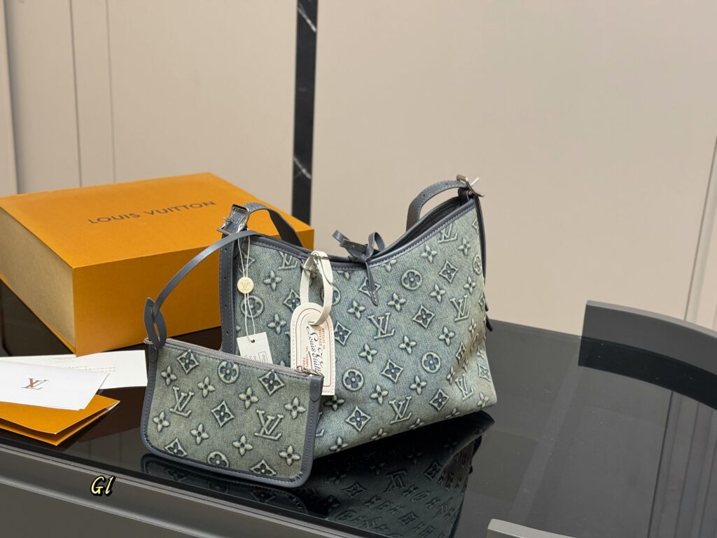 Louis Vuitton CarryAll Tote (31×26cm)