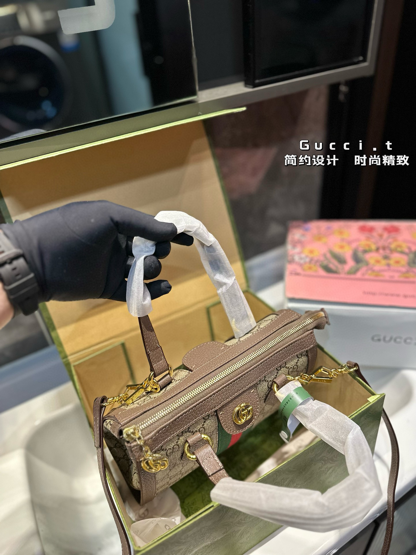 GUCCI Exquisite Travel Bag with Gift Box (25*10*20cm) - Image 5