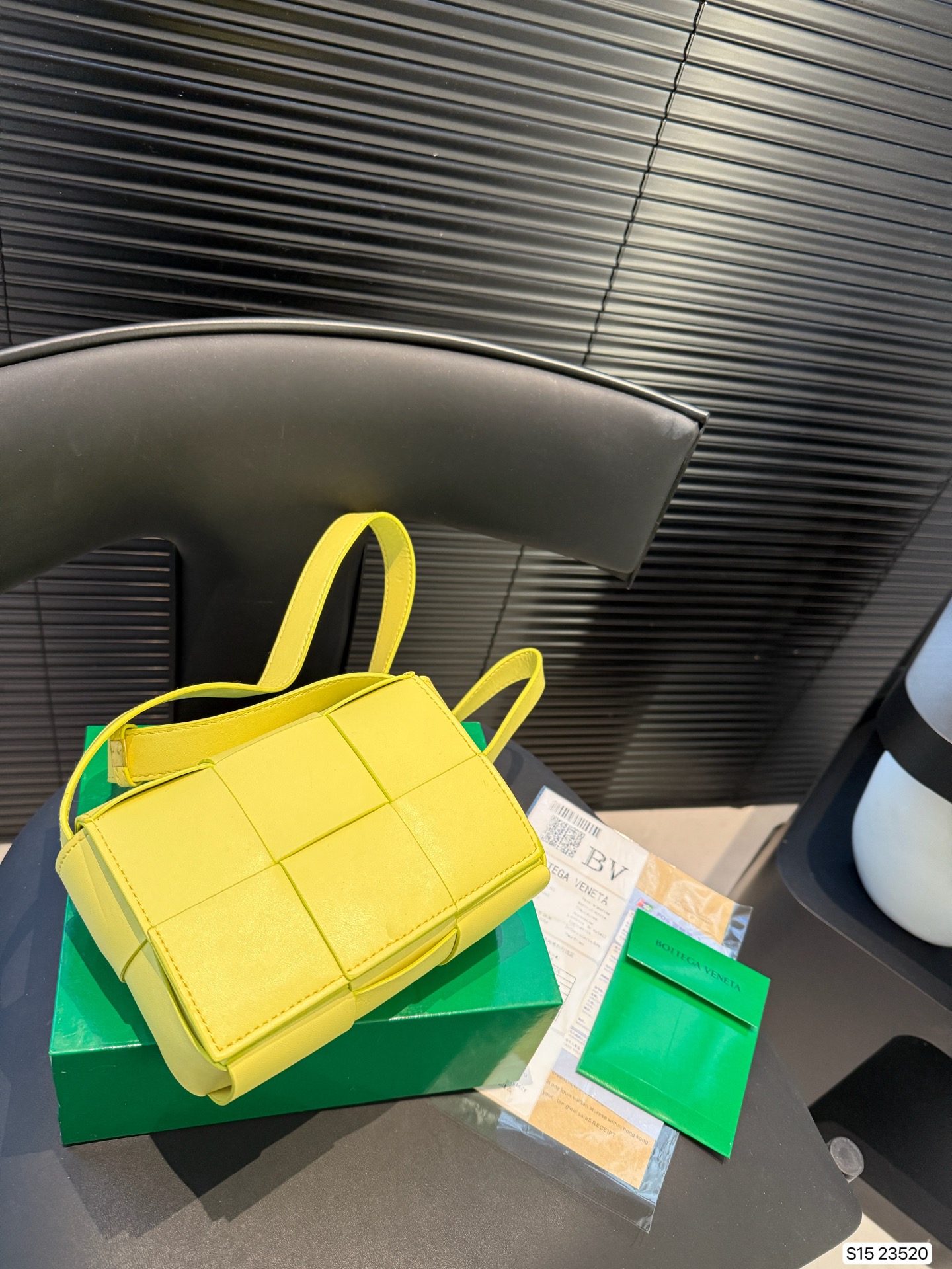 Bottega Veneta Cassette Tofu Bag (16.5×13cm) - Image 3