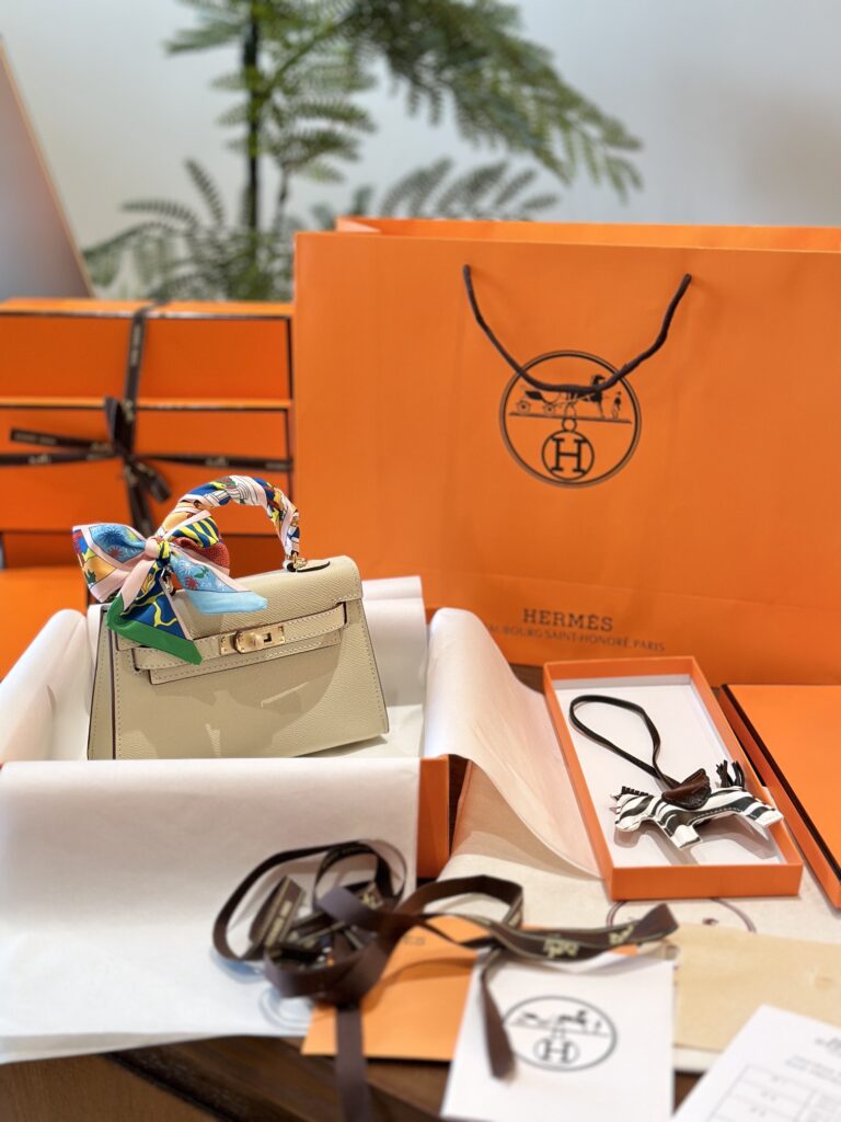 Hermès Mini Kelly II - 19cm Upgraded Cowhide (Full Set with Silk Scarf & Pegasus Charm)