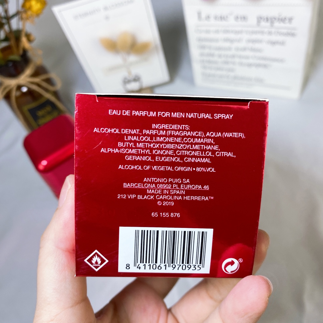 Carolina Herrera 212 VIP RED BLACK Limited Edition Eau de Parfum | Woody Spice - Image 8