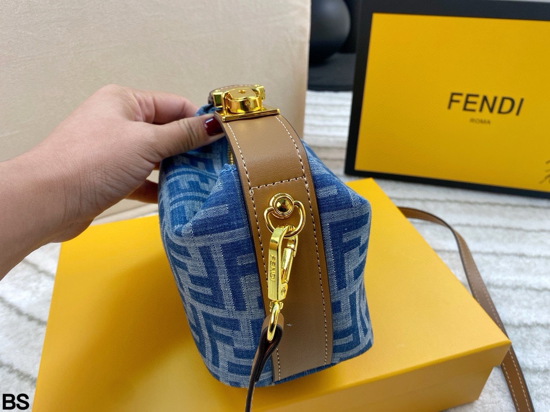 Fendi Denim Lunch Box Bag (15×10cm) - Image 5