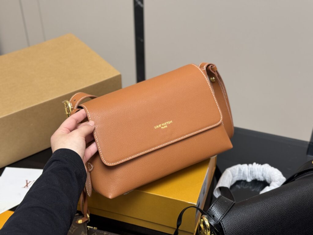 LV Lowkey Bum Bag 27x18cm