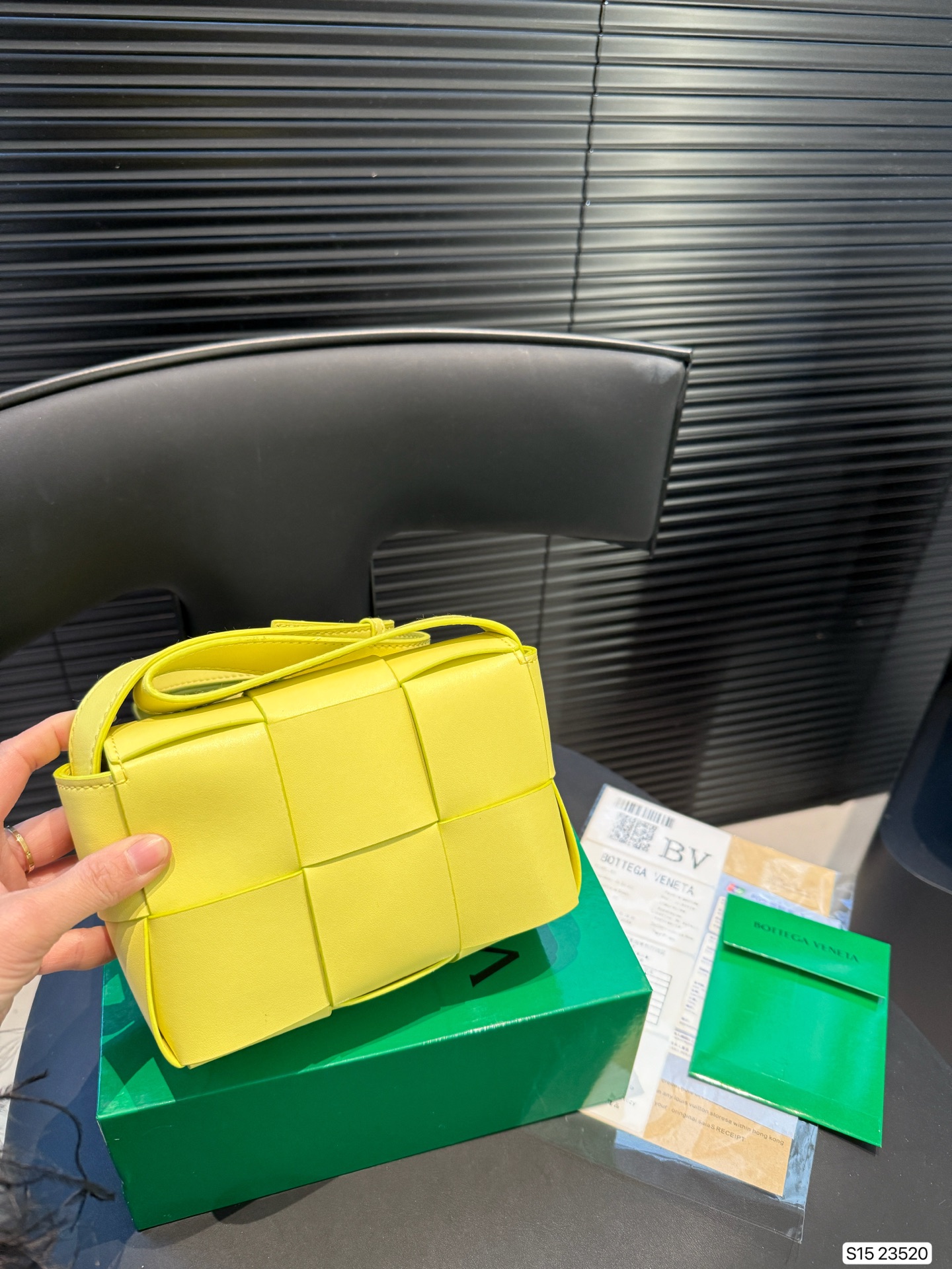 Bottega Veneta Cassette Tofu Bag (16.5×13cm) - Image 2