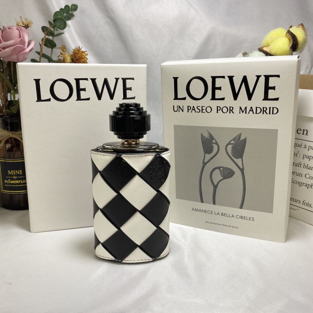 Loewe UN PASEO POR MADRID Limited Edition Eau de Parfum | Floral Woody