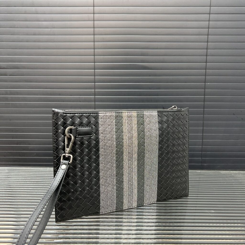 Bottega Veneta Men's Woven Organizer Clutch (27×20cm)