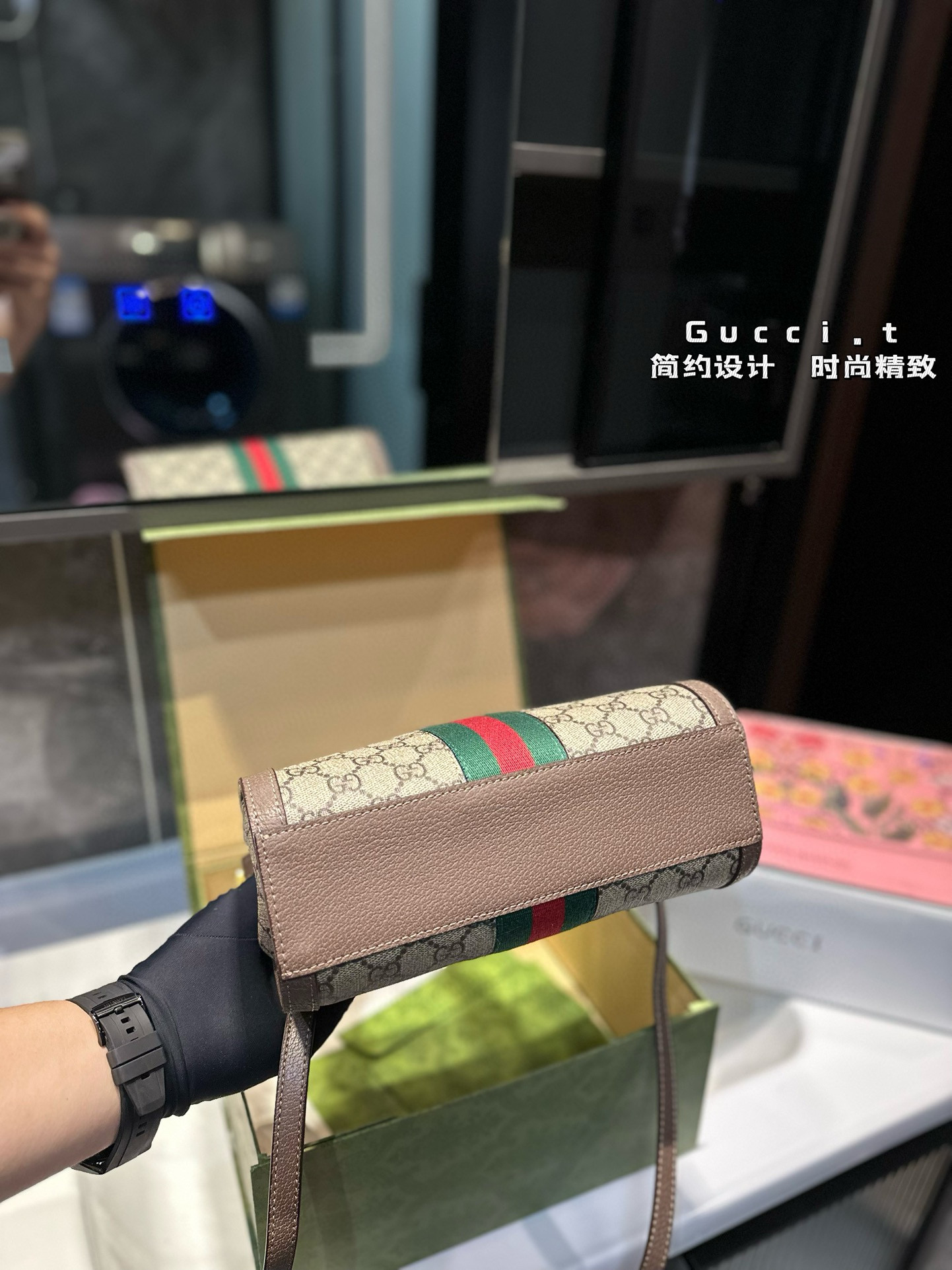 GUCCI Exquisite Travel Bag with Gift Box (25*10*20cm) - Image 3
