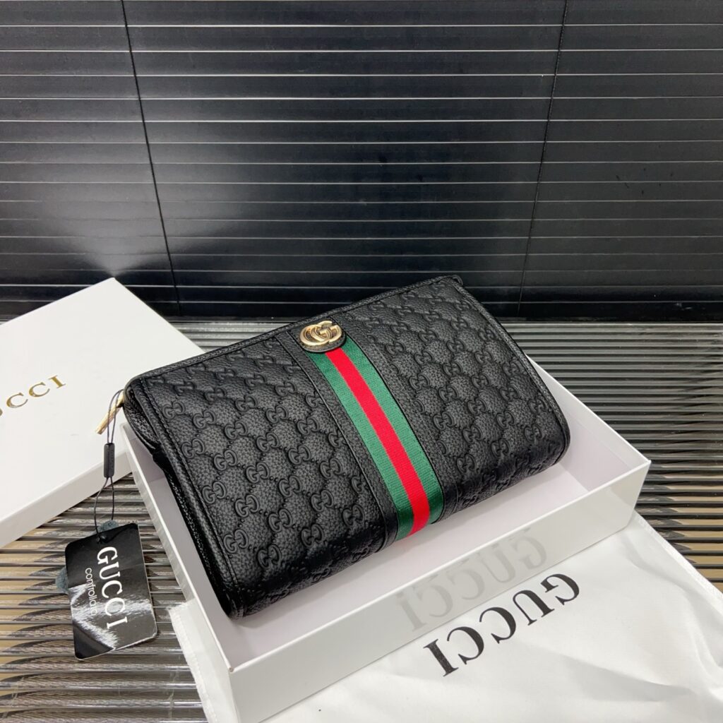Gucci GG Embossed Cowhide Men's Clutch with Dust Bag – Stylish & Versatile Designer Accessory (28x19 cm)