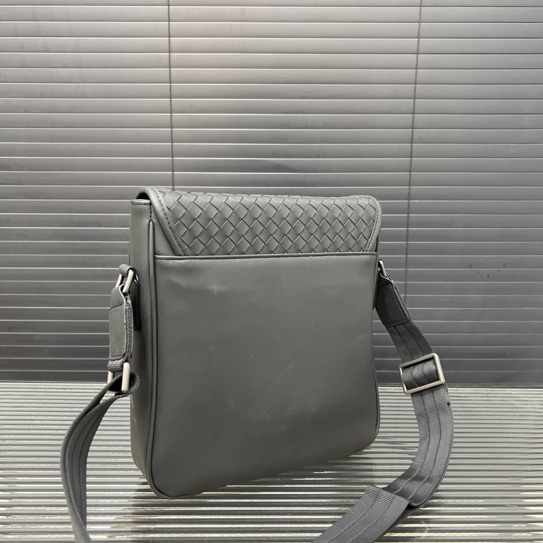 Bottega Veneta Men's Matte Flap Messenger (25×24cm) - Image 3