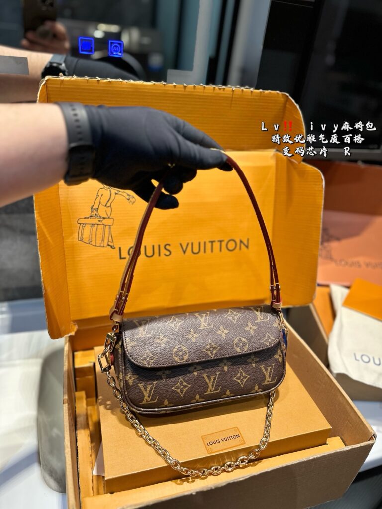 Louis Vuitton LV Ivy Wallet On Chain 22x13cm with Gift Box