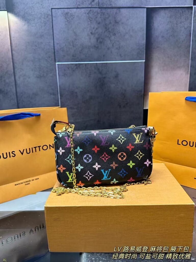 Louis Vuitton Graffiti Underarm Bag (22×14cm)