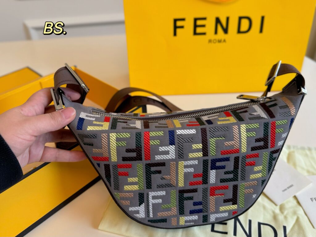 Fendi Melon Embroidered Crescent (20×18cm)