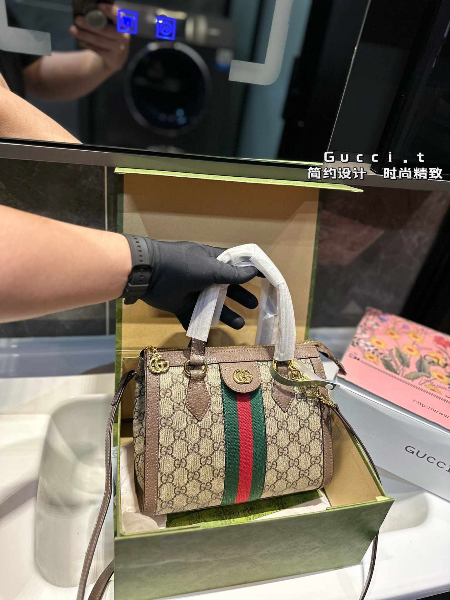 GUCCI Exquisite Travel Bag with Gift Box (25*10*20cm) - Image 2