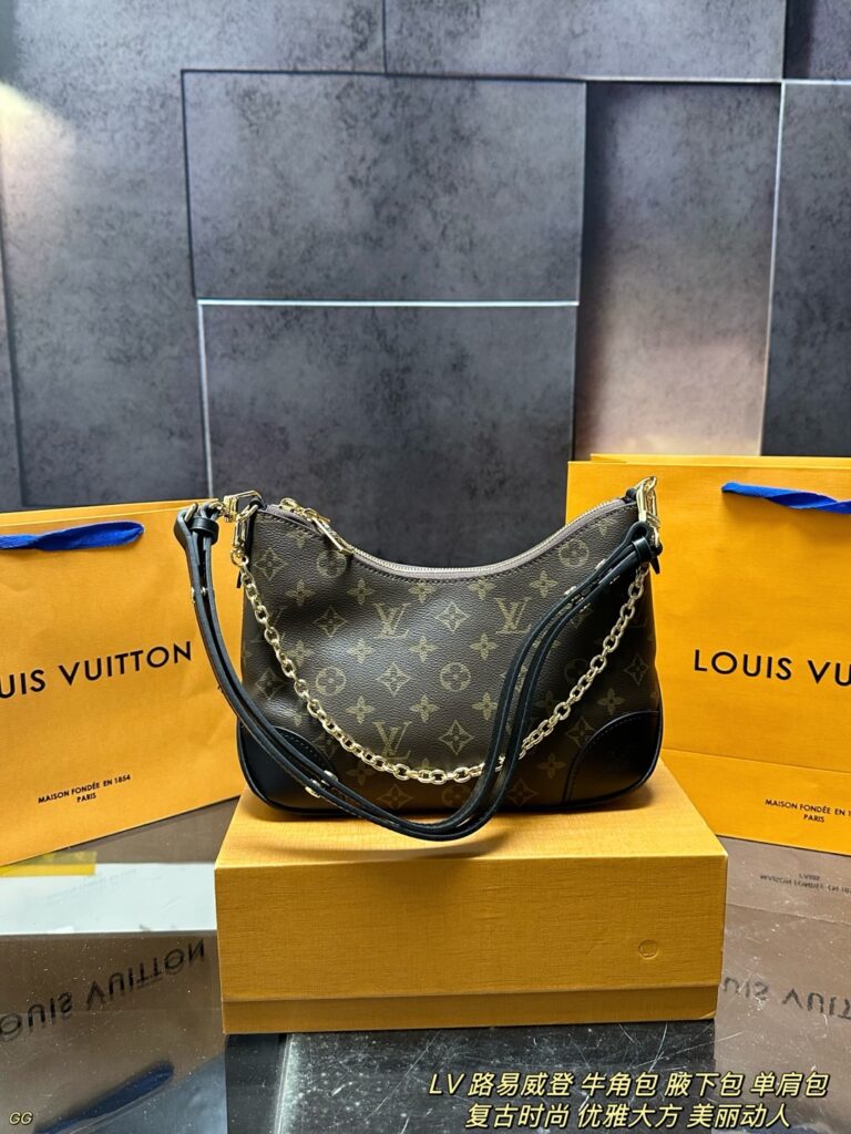 Louis Vuitton Croissant Bag (28×16cm)